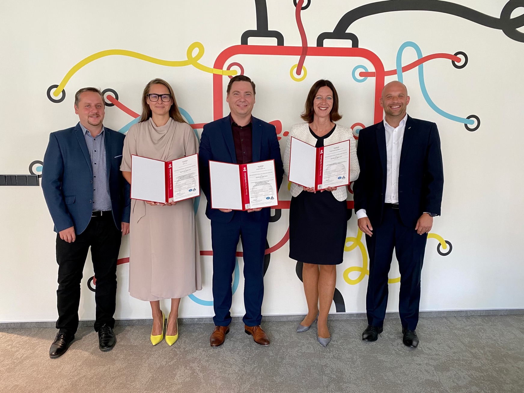 Předávání Bureau Veritas certifikátu společnosti E.ON Česká republika, s.r.o. za úspěšný recertifikační audit pro ISO 50 001 EnMS